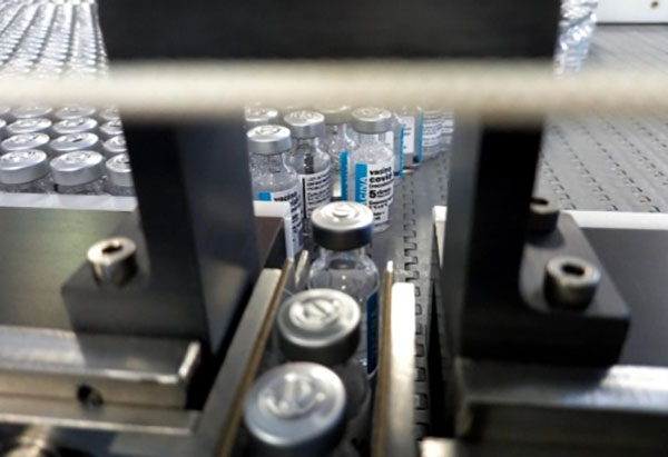 Fiocruz já produz 900 mil doses por dia da vacina Covid-19