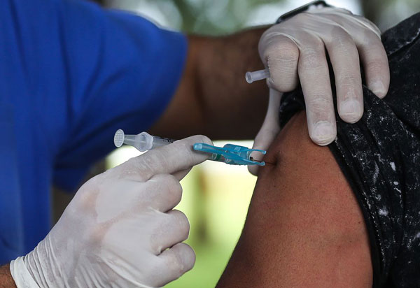 Coronavírus: Fundação Lemann celebra início de testes da vacina de Oxford em SP