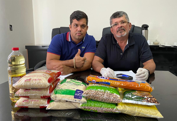 Coronavírus: Empresário Beto Mota e seu filho Vagner Mota fazem doações de cestas básicas em Brumado