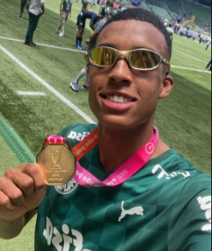 Palmeiras goleia o Santos e é campeão da Copinha; Vanderlan estava em campo