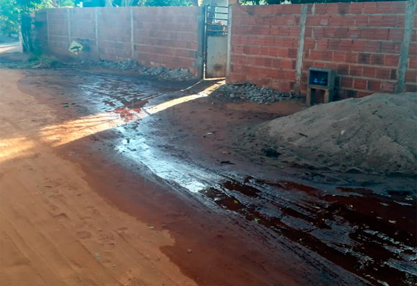 Brumado: moradores da Lagoa do Arroz denunciam vazamento de água na rede da Embasa