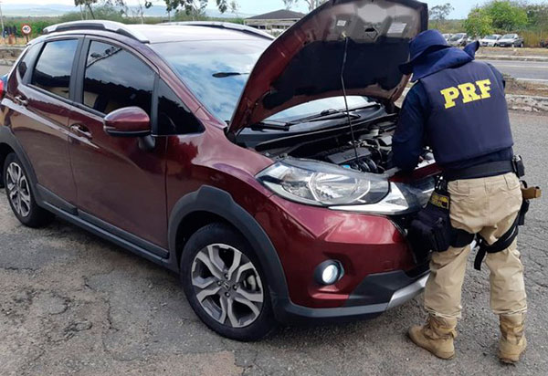 Em Milagres (BA), PRF recupera veículo roubado que estava circulando clonado