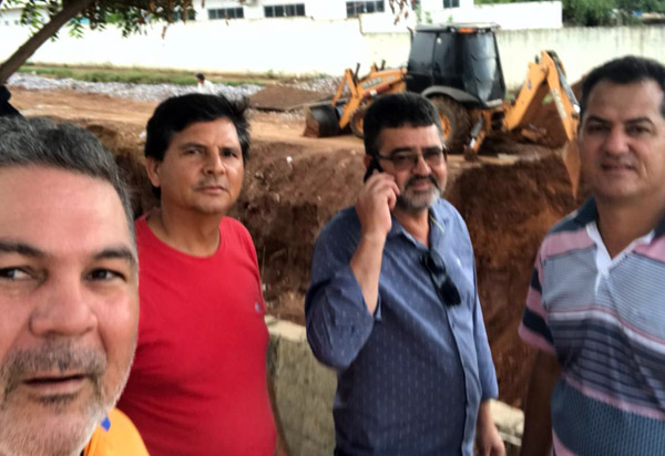 Brumado: Empreiteiro garante a Vereadores que reestruturação em obra de canalização do Riacho do Bufão será realizado sem prejuízos ao erário público