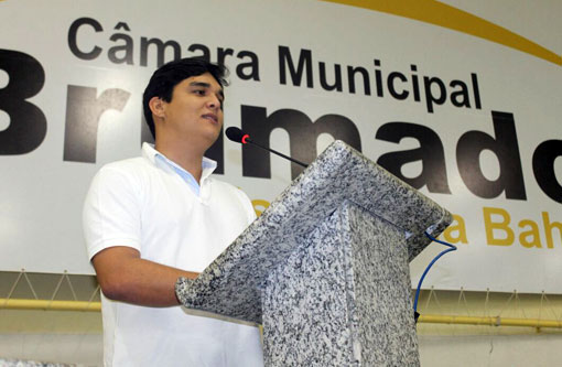 Brumado: Deputado Vitor Bonfim visita legislativo e analisa demandas do município