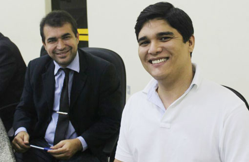 Brumado: Deputado Vitor Bonfim visita legislativo e analisa demandas do município