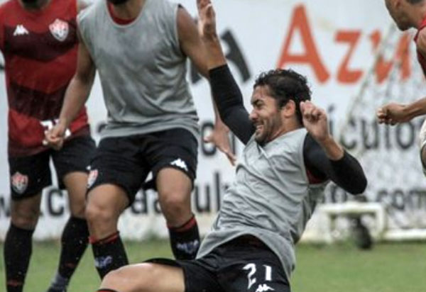 Vitória e Ceará fazem duelo nordestino pela Copa do Brasil