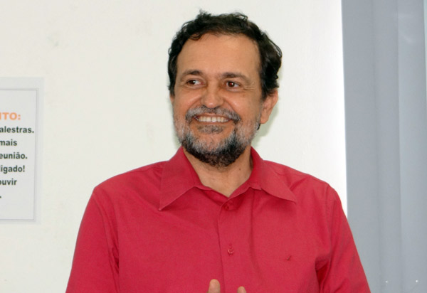 Walter Pinheiro é exonerado da secretaria de Educação e volta ao Senado