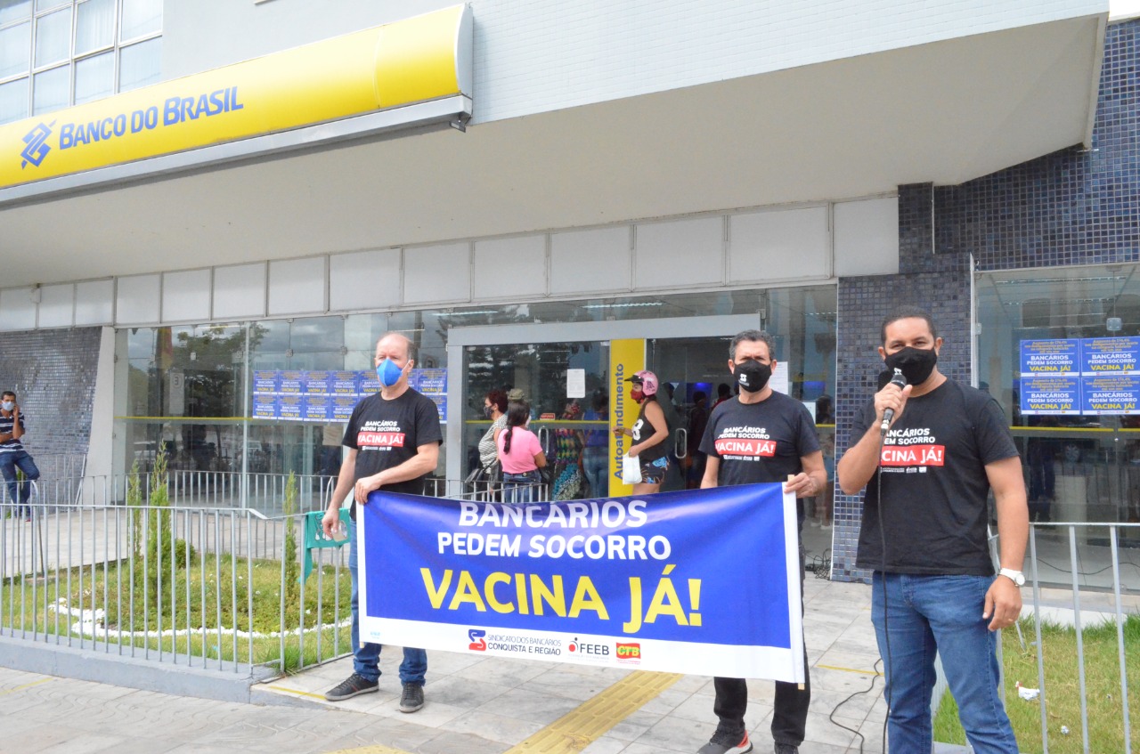 Sindicato realiza manifestação no Banco do Brasil de Brumado após sete casos de Covid-19 na agência
