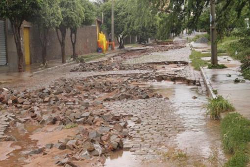 Brumado: Após três noites de fortes chuvas, prefeito decreta Estado de Emergência