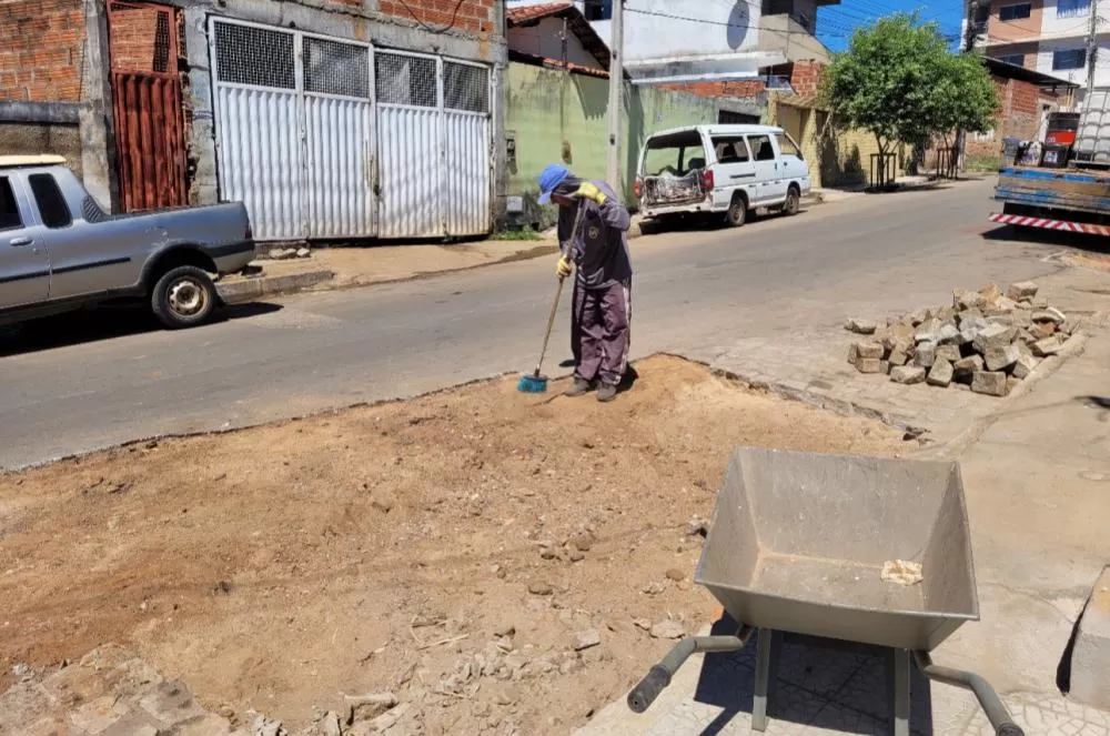Prefeitura de Brumado inicia projeto de recuperação de ruas danificadas
