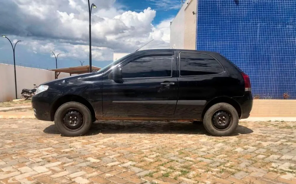 Polícia Militar remove veículo com restrição judicial em Macaúbas