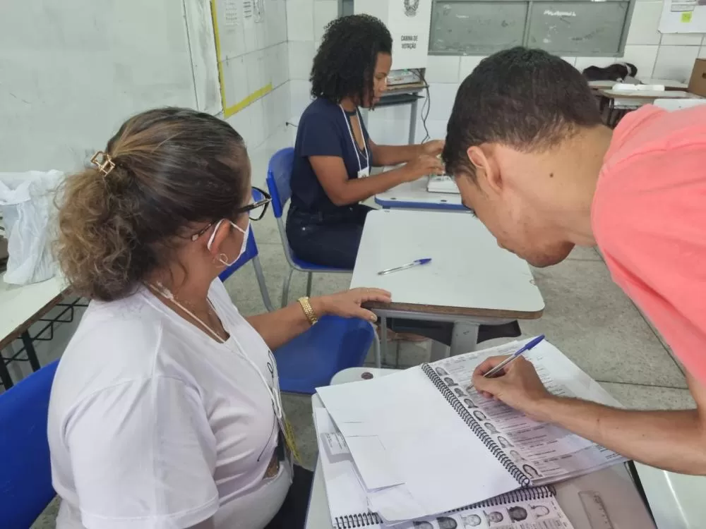 Mesário voluntário: inscrições para as Eleições 2024 podem ser feitas no site do TRE-BA