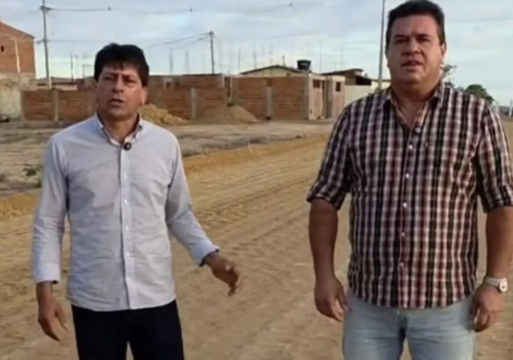 Marquinho Viana acompanha obra de pavimentação asfáltica de Aracatu pelo programa Bahia em Movimento