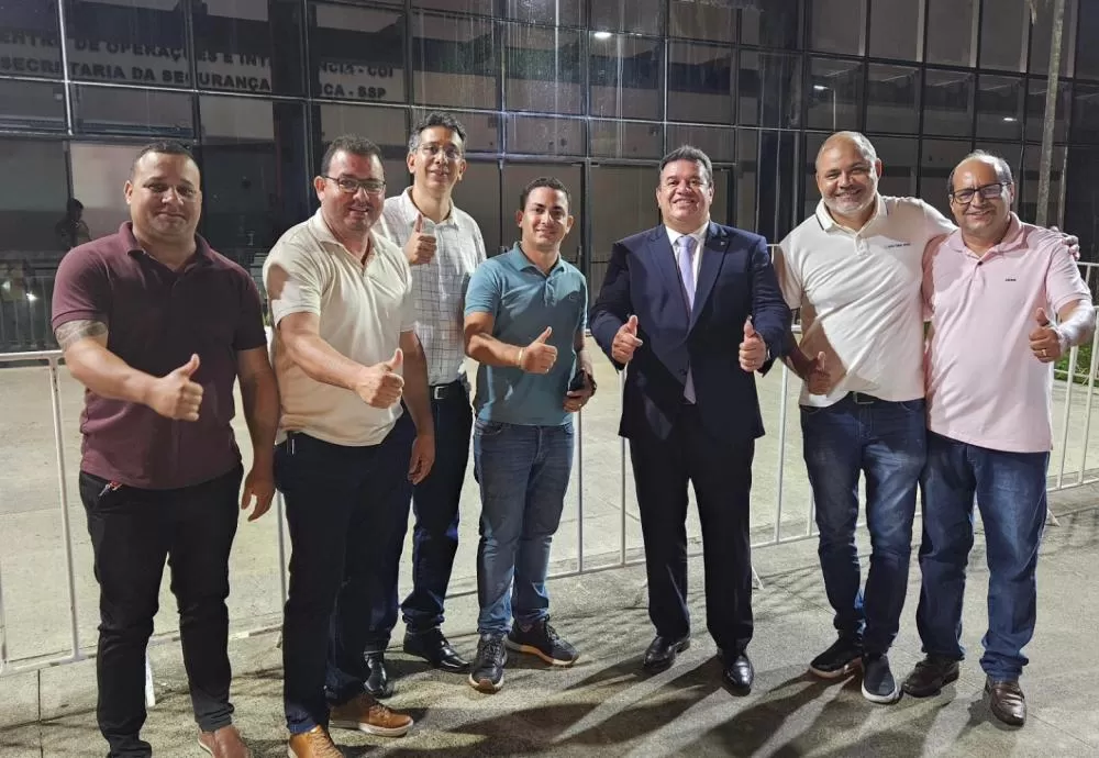 Deputado Marquinho Viana recebe lideranças políticas para discutir demandas municipais em Salvador