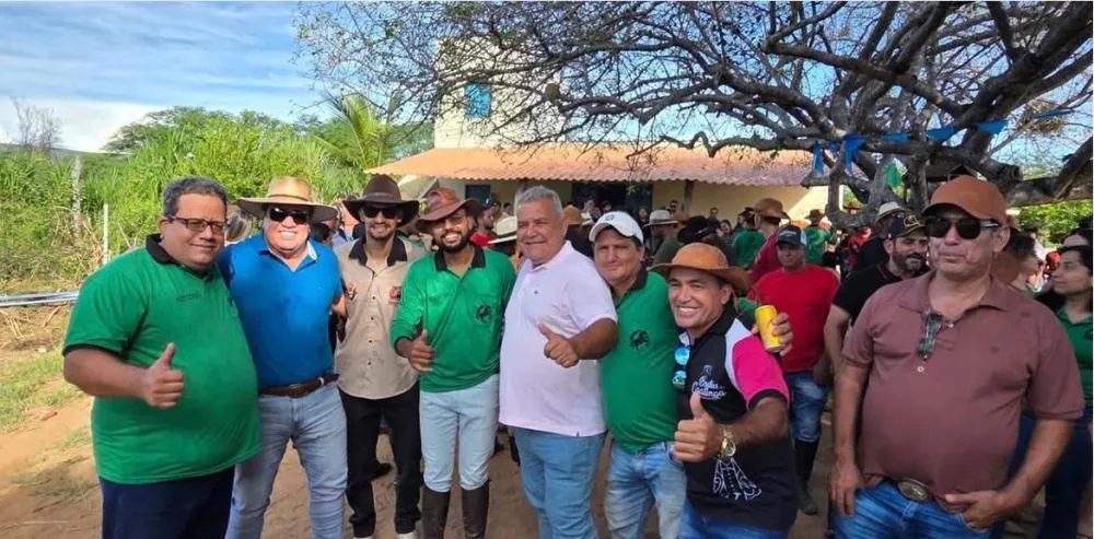 Marquinho Viana participa de cavalgada em Palmeiras, em Contendas do Sincorá, ao lado de lideranças locais