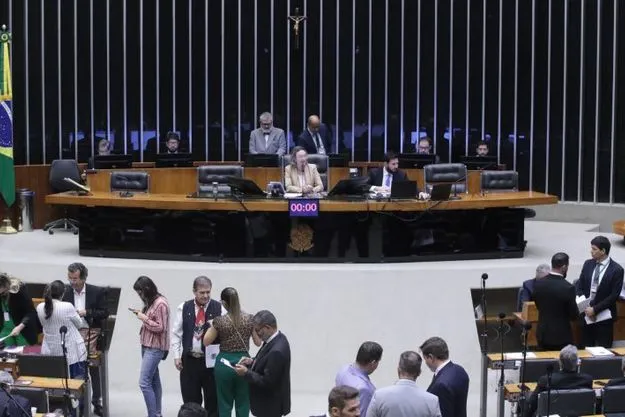 Câmara dos Deputados aprova regime de urgência para duas propostas do ajuste fiscal