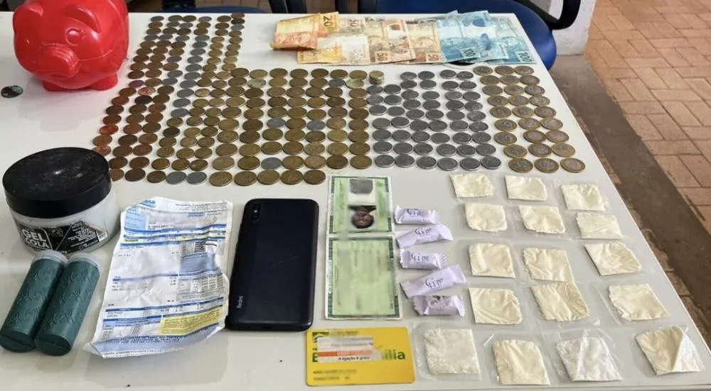 PMBA apreende drogas e conduz suspeito por tráfico em Ibipitanga