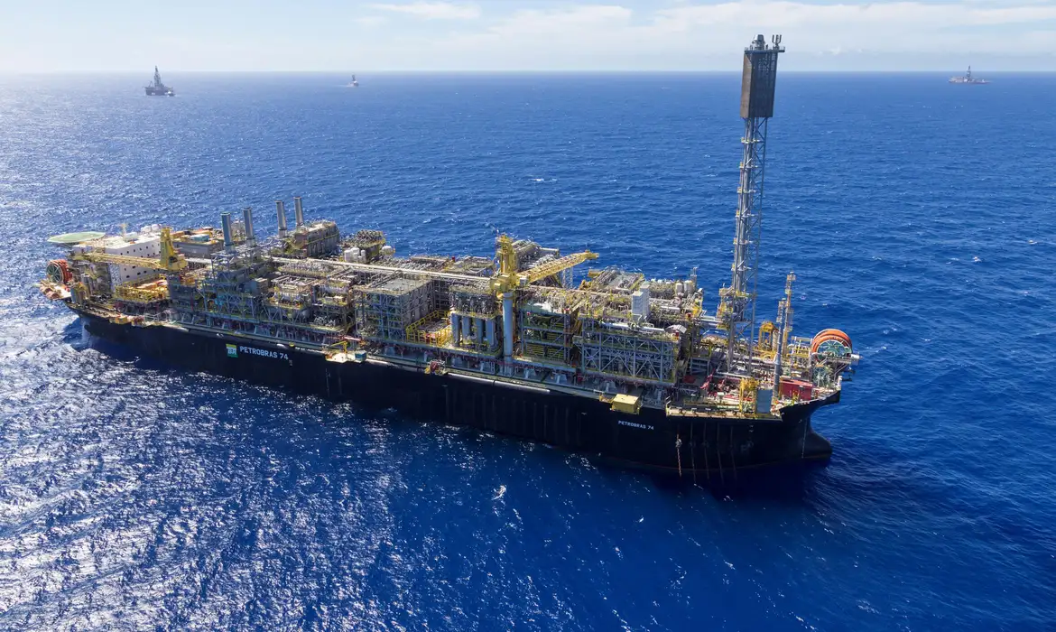 Petrobras bate recorde de produção e amplia exportações em 2025