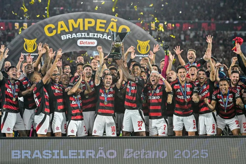 Flamengo derrota Ceará e coroa ano mágico com título Brasileiro