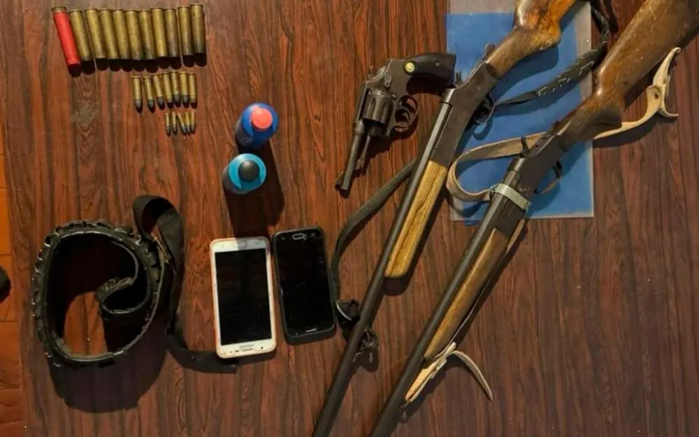 PM apreende armas de fogo e munições na zona rural de Boquira durante patrulhamento