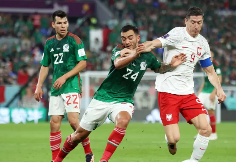 Ochoa defende pênalti de Lewandowski, e México empata com a Polônia