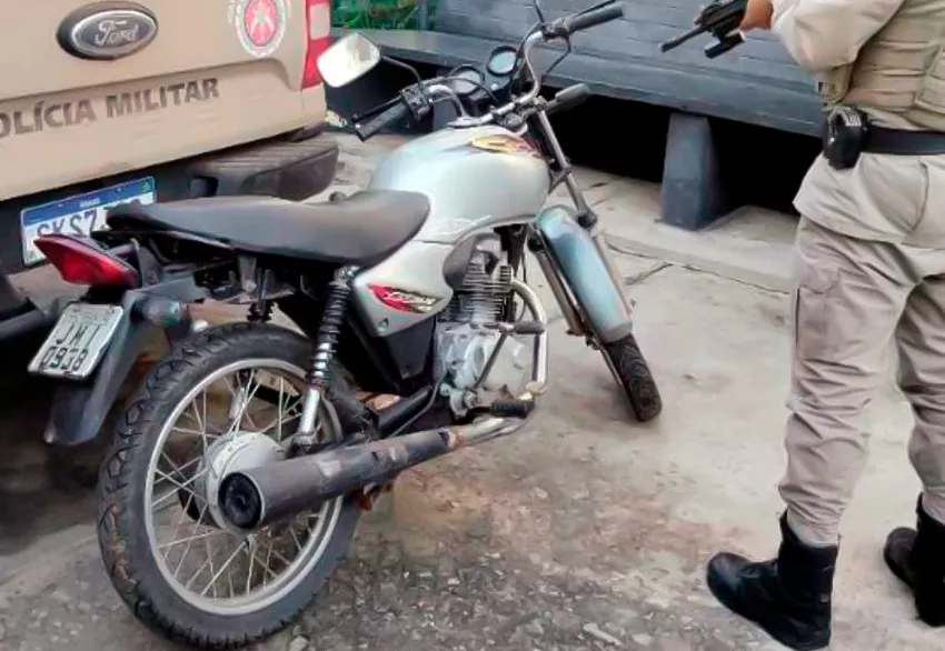 Motocicleta furtada em Livramento de Nossa Senhora é recuperada pela Polícia Militar em Brumado