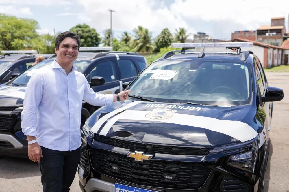 Brumado recebe duas novas viaturas para a Polícia Civil graças à emenda de Vitor Bonfim