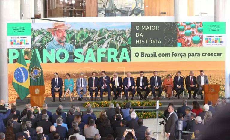 Governo lança Plano Safra de R$ 364,22 bilhões para agronegócio