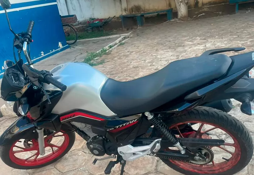 Polícia Militar recupera motocicleta furtada em Livramento de Nossa Senhora após denúncia