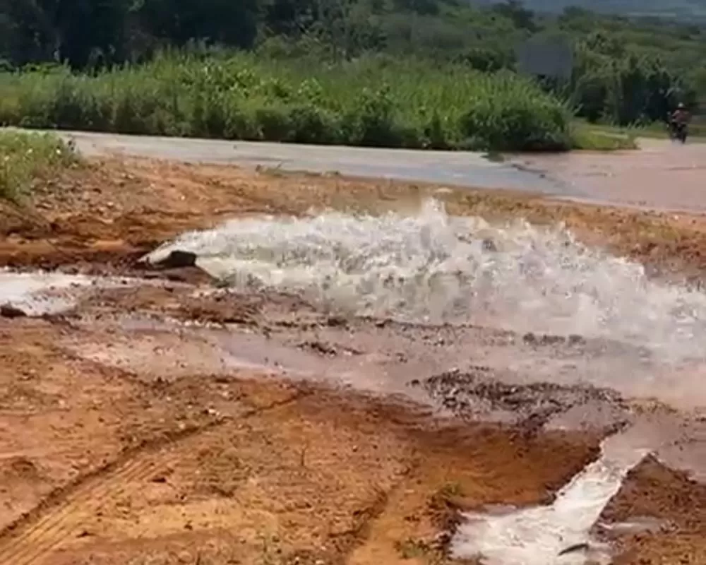 Embasa informa interrupção no fornecimento de água em Brumado e Malhada de Pedras devido a rompimento em rede adutora