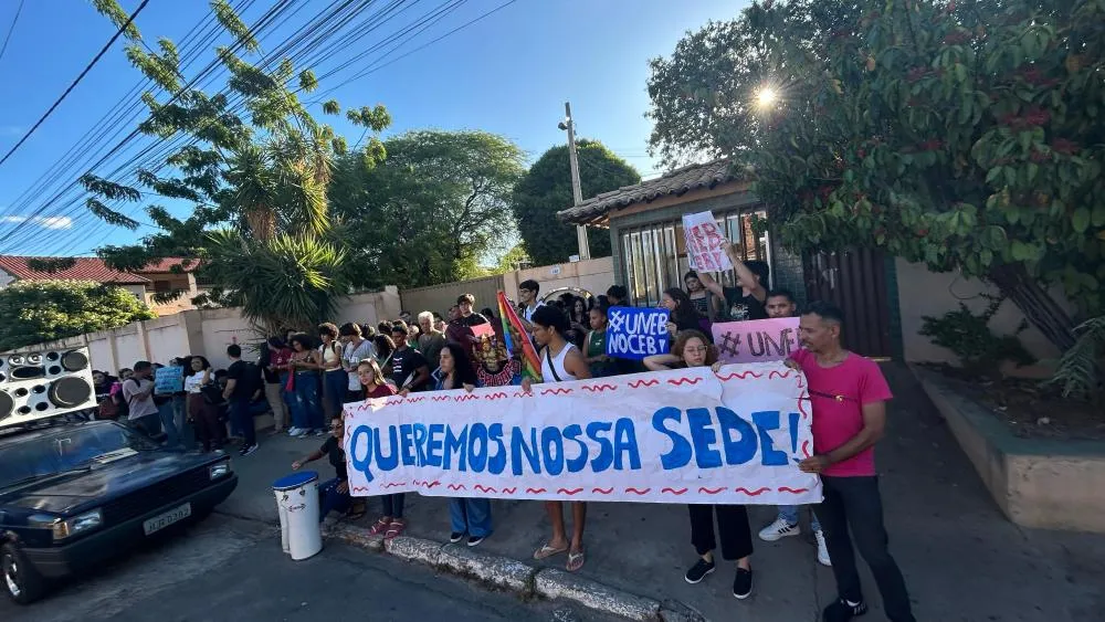 UNEB Brumado: Estudantes realizam manifestação para transformar antigo CEB em sede própria