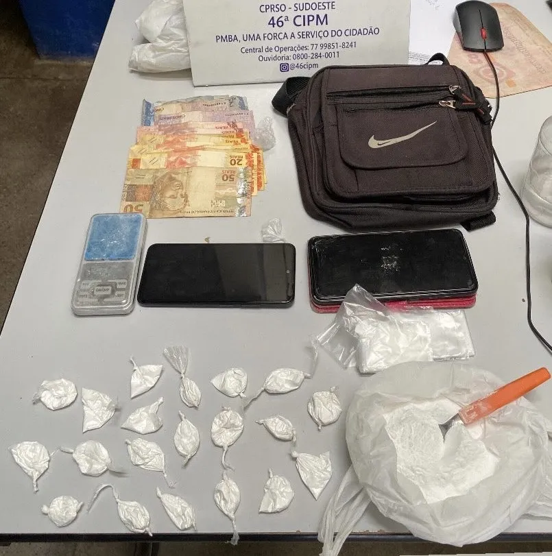 Livramento de Nossa Senhora: Polícia Militar apreende drogas e prende suspeito durante patrulhamento