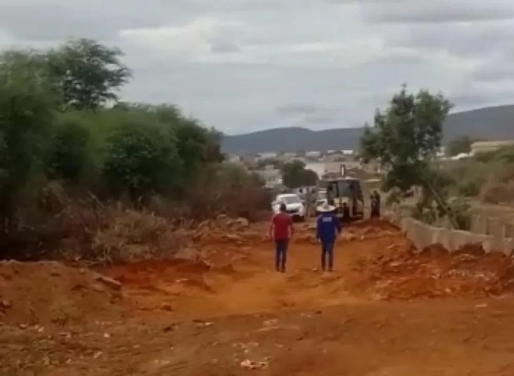 Prefeitura diz que, 'É falsa a informação que está sendo veiculada sobre o Prefeito Eduardo ter atropelado seguranças em obra de canal'