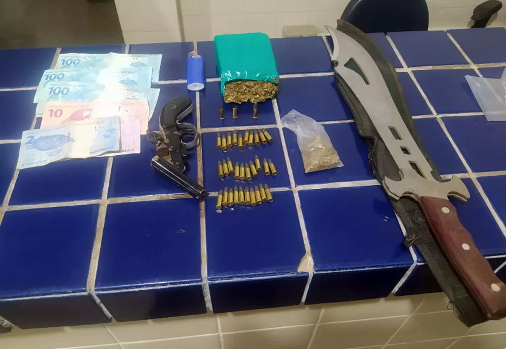 Polícia Rodoviária Estadual realiza apreensão de drogas, arma de fogo e munições em Sussuarana