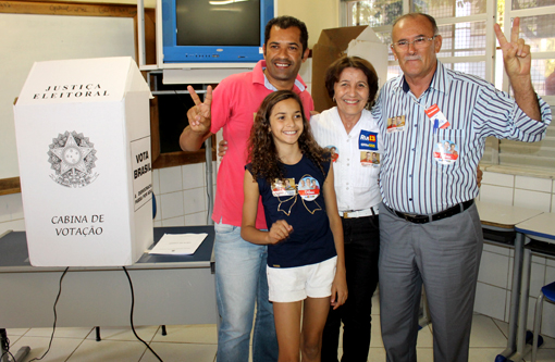 Eleições 2014: Candidata a 2ª suplente de Otto, Marizete votou no CEB