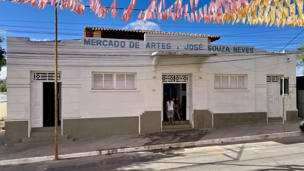 Com recursos próprios, Brumado revitaliza Mercado de Artes Municipal