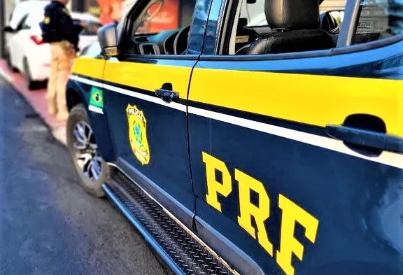 PRF recupera carro furtado que circulava com placa clonada em Vitória da Conquista