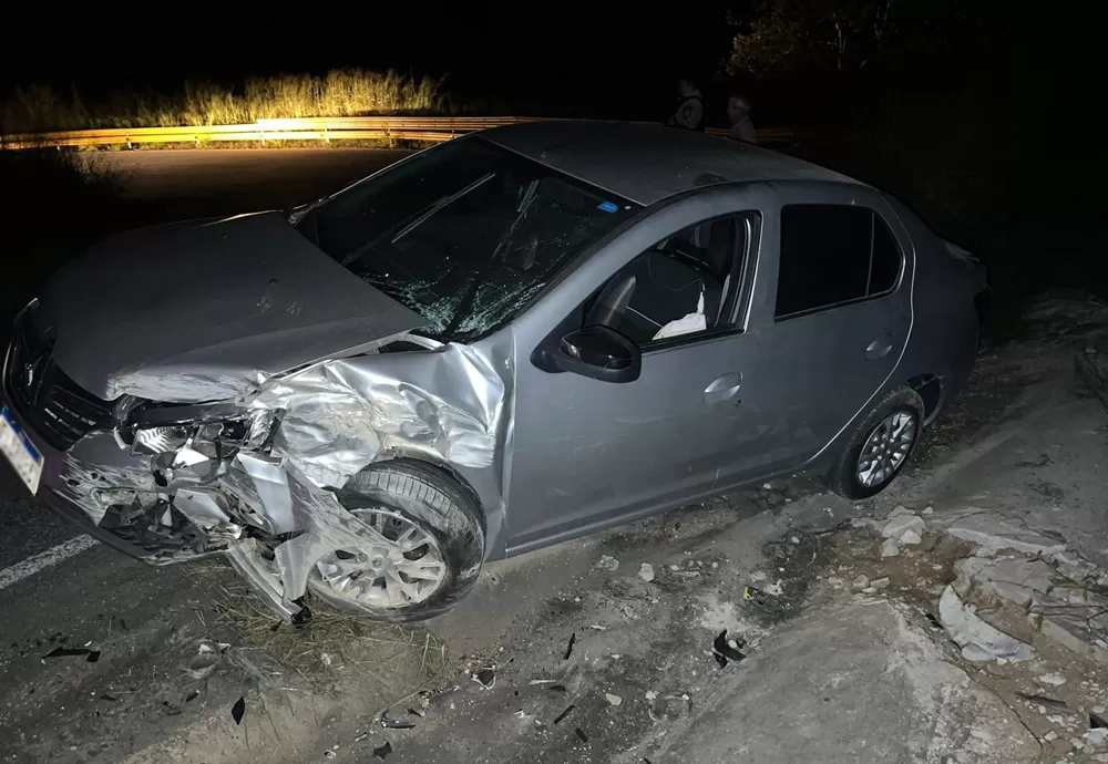 Acidente na BA-263: Veículo colide em muro de contenção, causando danos materiais