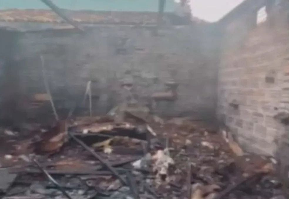  Incêndio destrói imóvel em Vitória da Conquista após tentativa de destruir colmeia
