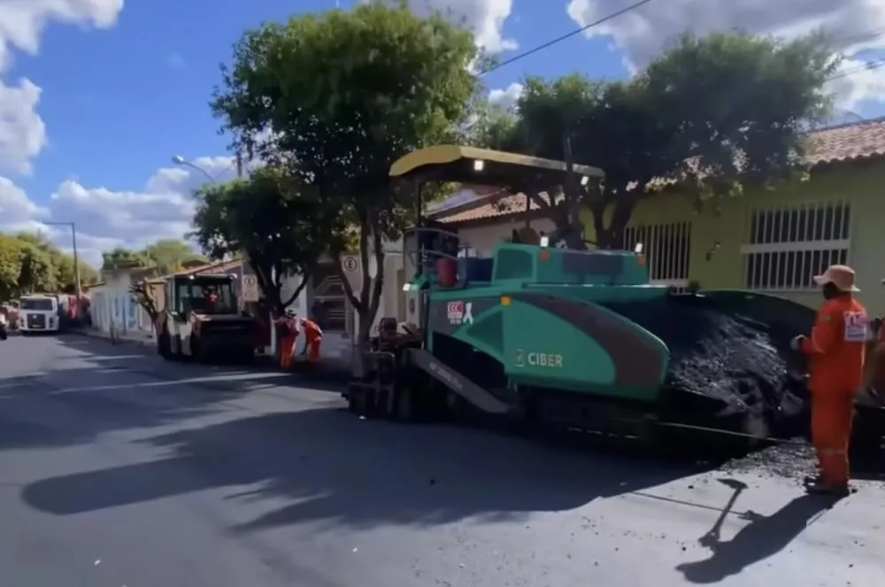 Obras de asfaltamento avançam em Brumado