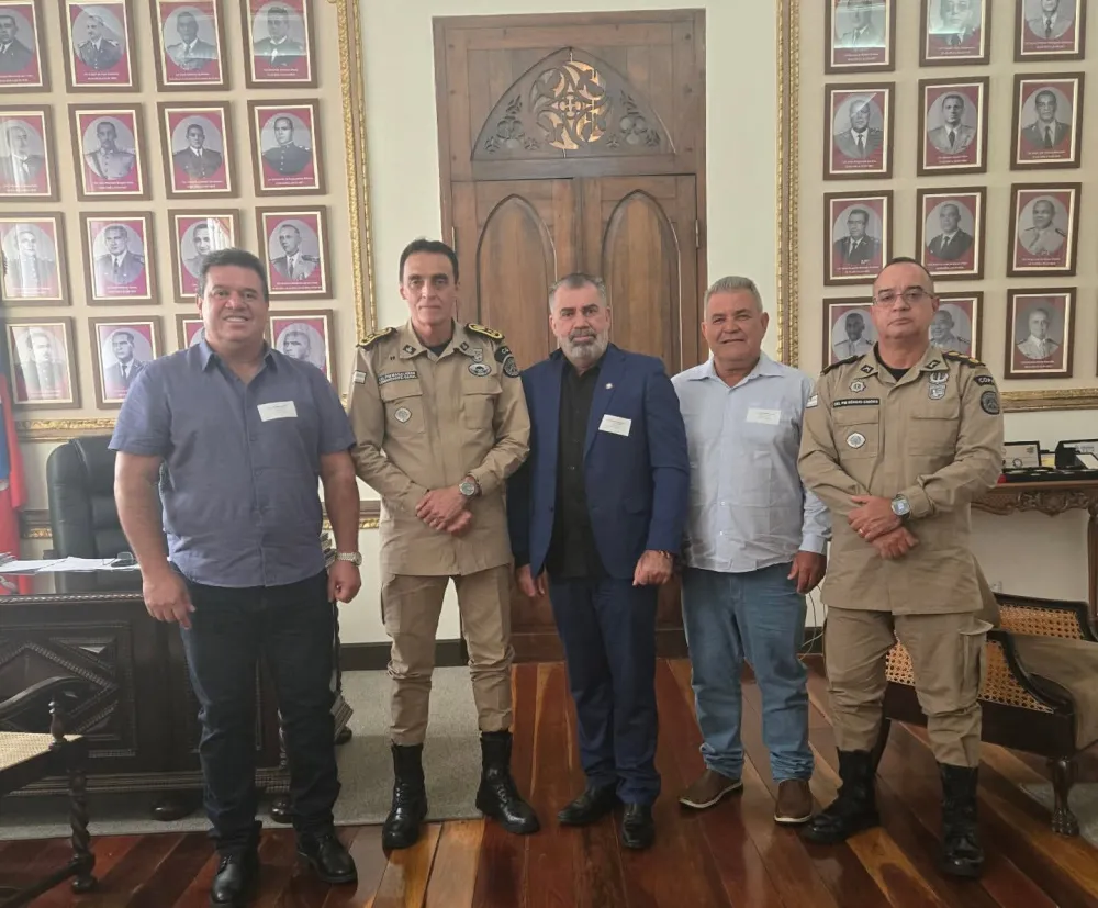 Deputado Marquinho Viana discute segurança pública de Milagres e Contendas do Sincorá com comandante-geral da PM/BA