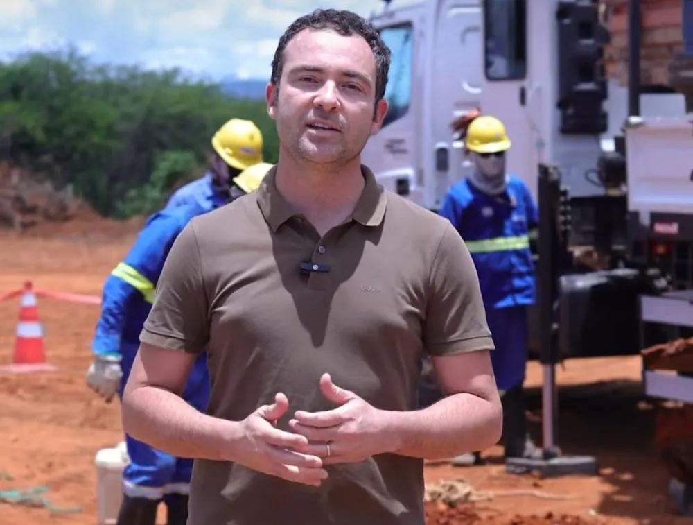 Prefeito de Brumado comemora início da obra de iluminação na BA-262