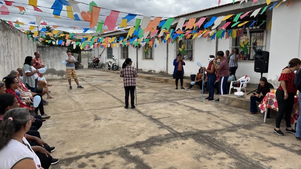 Grupo Conexão Saúde anima UBS Paulo Vargas com brincadeiras juninas e exercícios