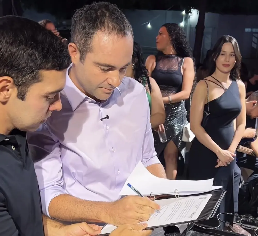 Prefeito Fabrício Abrantes assina projeto que garante abono salarial a professores de Brumado