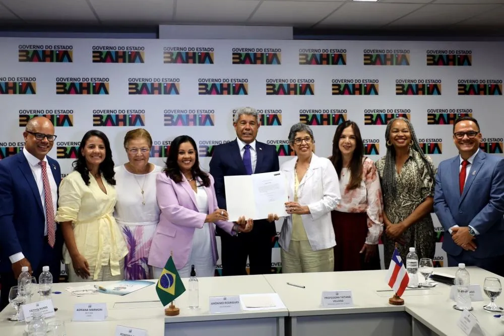 Reitora da UNEB é reconduzida ao cargo