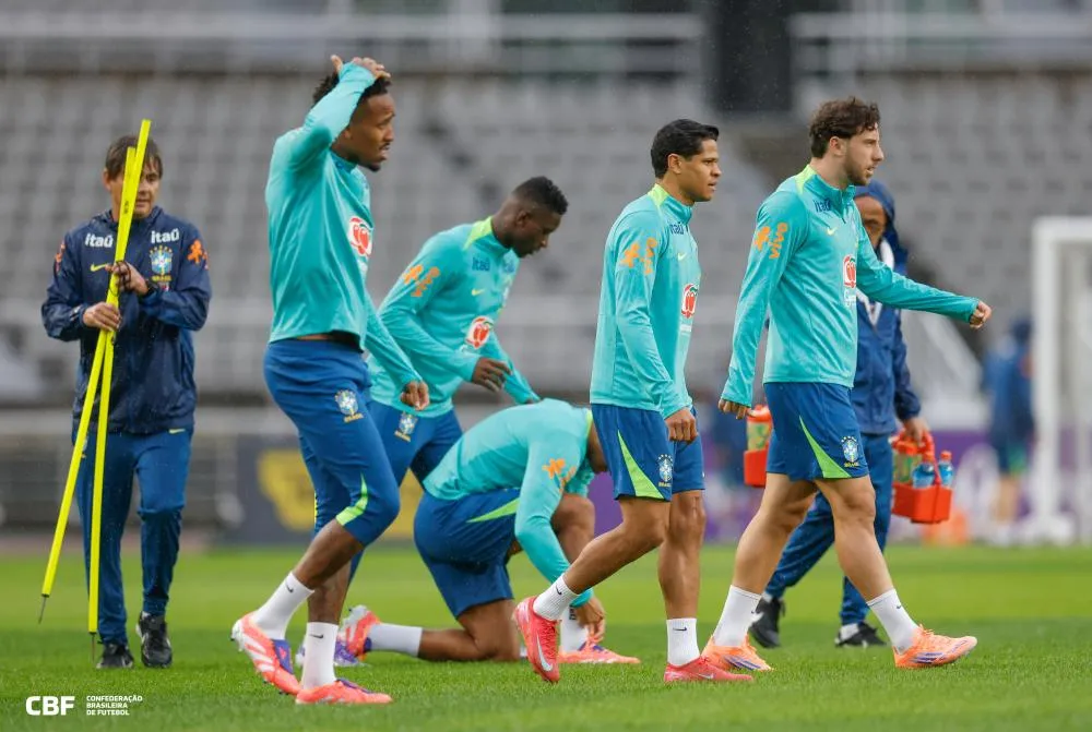 Seleção realiza primeiro treino para amistosos na Ásia