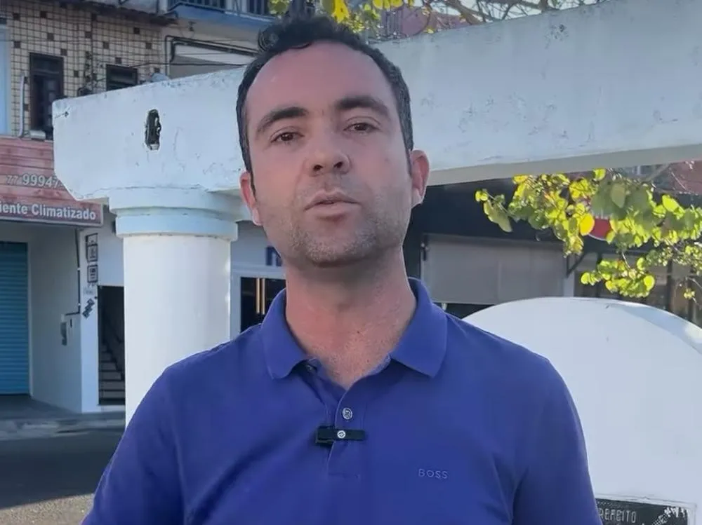 Prefeito eleito de Brumado, Fabrício Abrantes, promete revitalizar Praça da Prefeitura e pede cuidado imediato com plantas