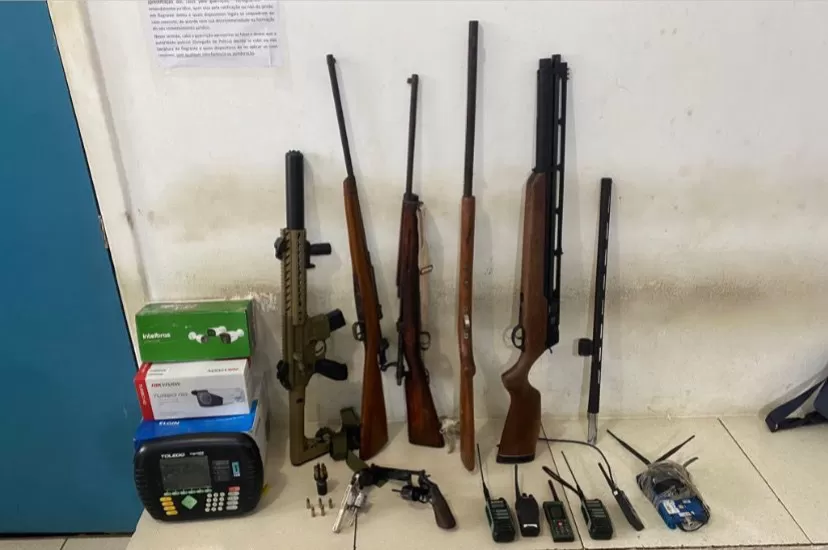 Operação policial desarticula depósito de armas de fogo em Boa Nova