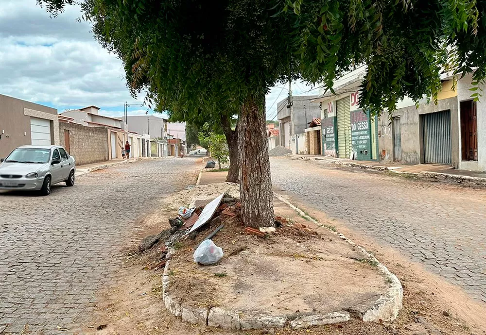 Moradores do Bairro Santa Tereza, em Brumado, sofrem com precariedade no abastecimento de água e cobram providências da Embasa