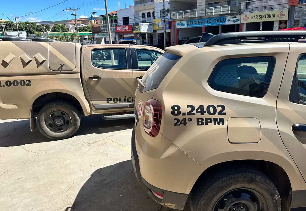 Homem com mandado de prisão em aberto é detido pela Polícia Militar no centro de Brumado